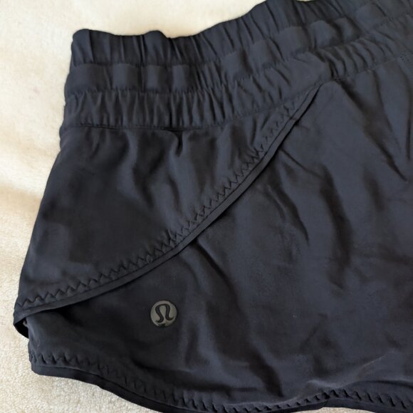 3/$30 Lululemon reversible short shorts - Picture 3 of 9